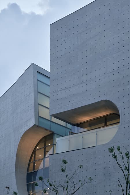  Shanghai Cofco Cultural & Health Center	